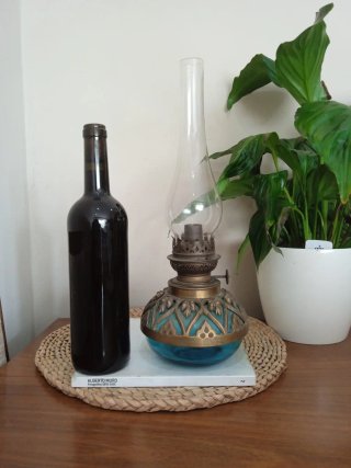 Antiguo quinqué o lampara de aceite