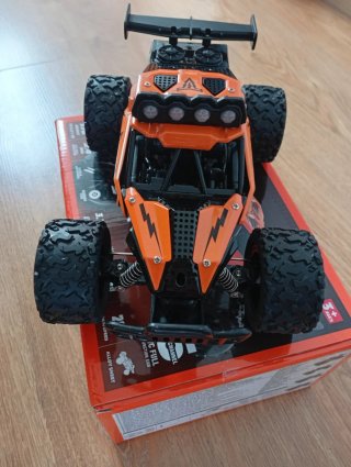Coche teledirigido 4x4 todoterreno
