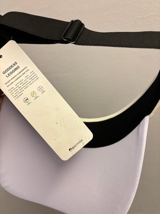 Cappello Alo Yoga beige e lilla