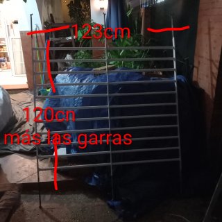 Reja, ventana palillería con persiana y premarco