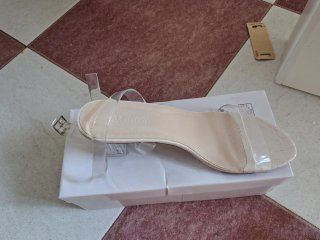 Sandalias transparentes tacón
