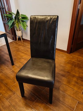 4 Sillas de salón de piel y madera