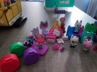Casa de Gaby con muñecos y accesorios