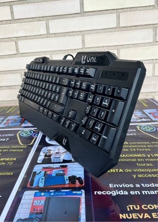 Tastiere da gioco nere con luci LED colorate