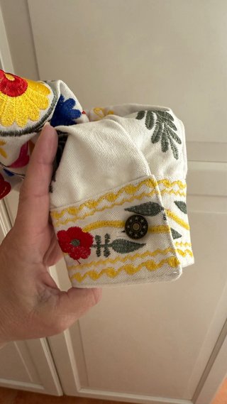 Cazadora blanca bordada floral