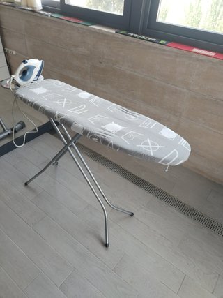 Plancha Taurus y tabla de planchar