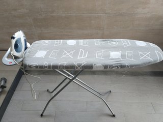 Plancha Taurus y tabla de planchar