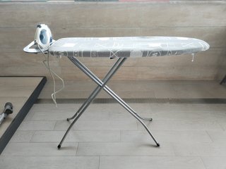 Plancha Taurus y tabla de planchar