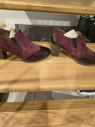 Botines tacón ante burdeos