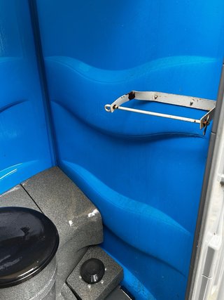 WC portátil obra gris y azul