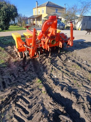 Sembradora RAU 5 hileras