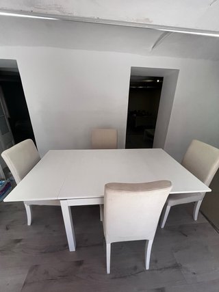 Mesa extensible y 4 sillas