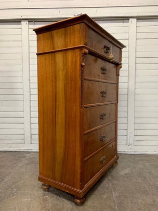 Cajonera de madera antigua