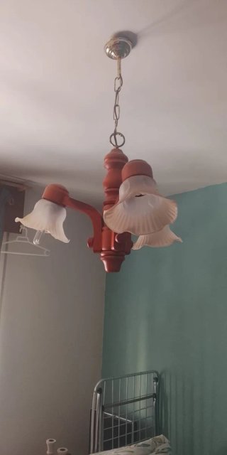 Lámpara de madera y cristal