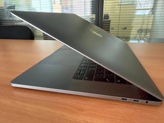 MacBook Pro A1707 i7 Radeon Pro 560