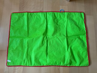 Alfombra de juegos para bebés acolchada 135x92 cm.