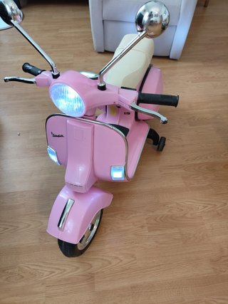Moto Niños Vespa 12V Rosa Licencia Piaggio