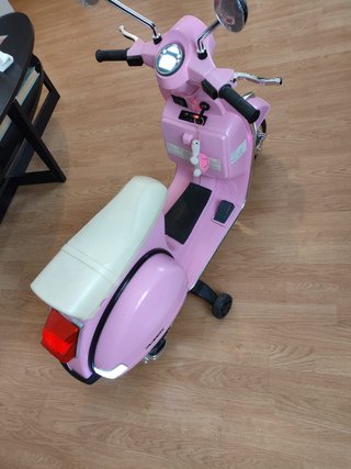 Moto Niños Vespa 12V Rosa Licencia Piaggio