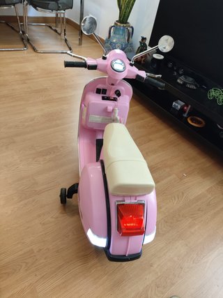 Moto Niños Vespa 12V Rosa Licencia Piaggio