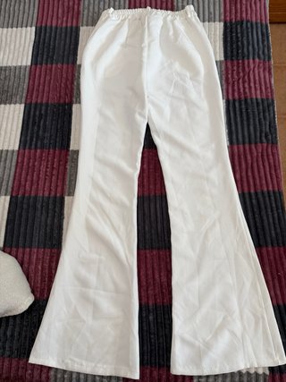 Traje blanco con cinturón