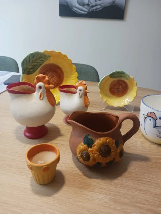 Lote cerámica y barro: gallinas y girasoles