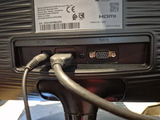 Monitor Samsung S24D330. Led