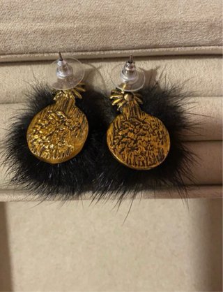 Pendientes pompon negro Parfois