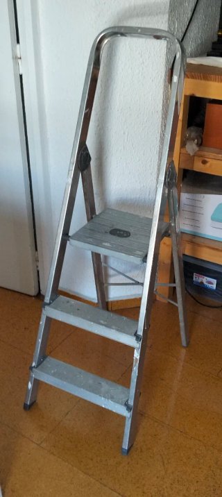 Escalera de aluminio plegable