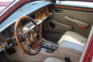 Jaguar  XJ12 1990