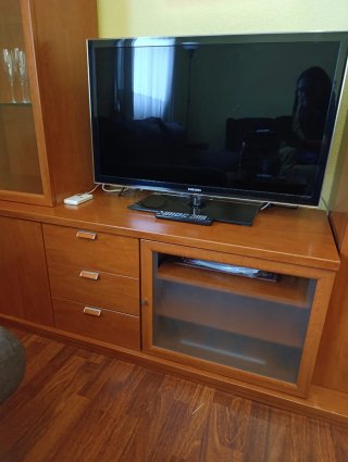 Mueble salón vitrina y bar madera 2,20 mtrs