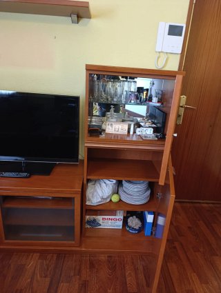 Mueble salón vitrina y bar madera 2,20 mtrs