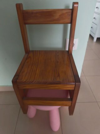 Silla de madera infantil