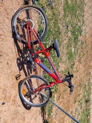 La bicicleta roja para niños