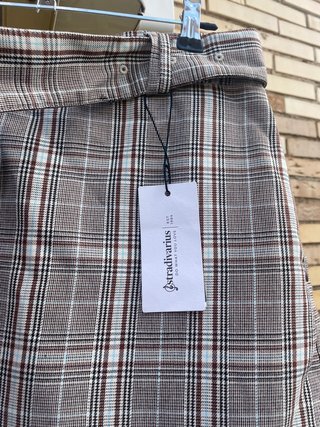 Falda-pantalón NUEVA de cuadros de Stradivarius