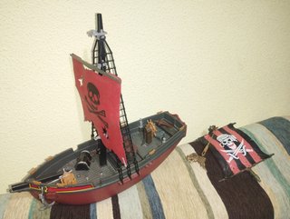 Playmobil casi sin uso aviones y barcos piratas