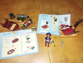 Playmobil casi sin uso aviones y barcos piratas