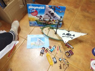 Playmobil casi sin uso aviones y barcos piratas