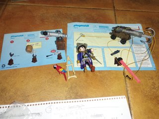 Playmobil casi sin uso aviones y barcos piratas