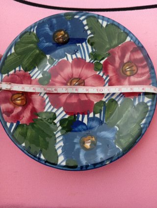 Piatti in ceramica andalusa con fiori vintage