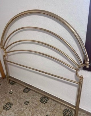 Cabecero metálico dorado 135cm En perfecto estado