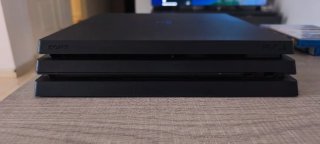 Console PS4 Pro 1TB Nera + 2 Giochi + 2 Controller