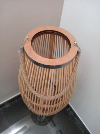 Farol de bambú con asa de cuerda