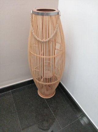 Farol de bambú con asa de cuerda