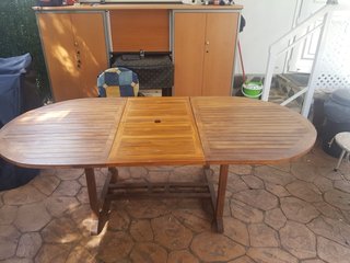 Mesa de comedor ovalada de teca