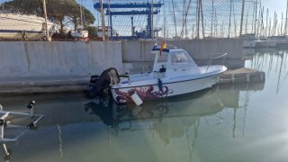 Barco 5 metros con motor Mercury 40 y auxiliar