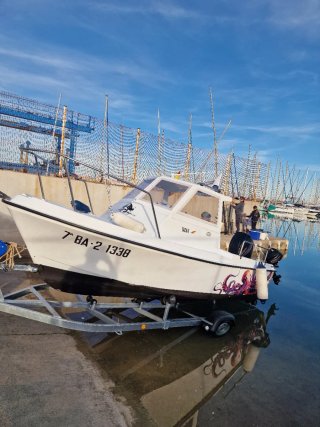 Barco 5 metros con motor Mercury 40 y auxiliar