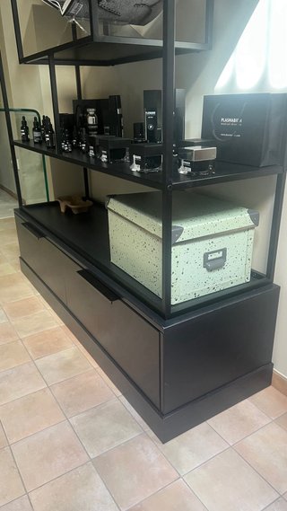 Estantería Negra Moderna