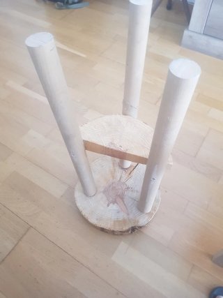 Mesita auxiliar rústica de madera