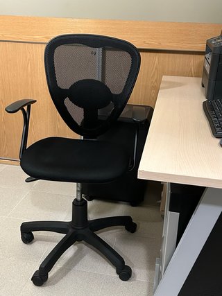 Silla de oficina ergonómica negra