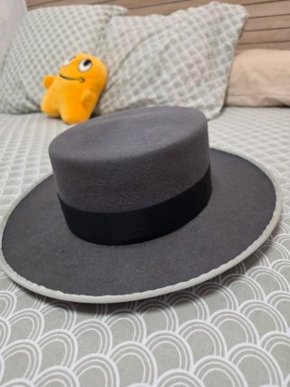 Sombrero ala ancha gris